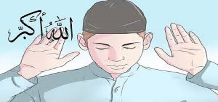 صلاة من تردد وهو يكبر للإحرام