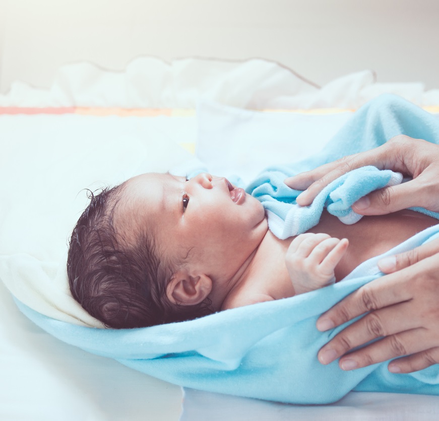  خطوات عملية لاستحمام الرضيع لأول مرة