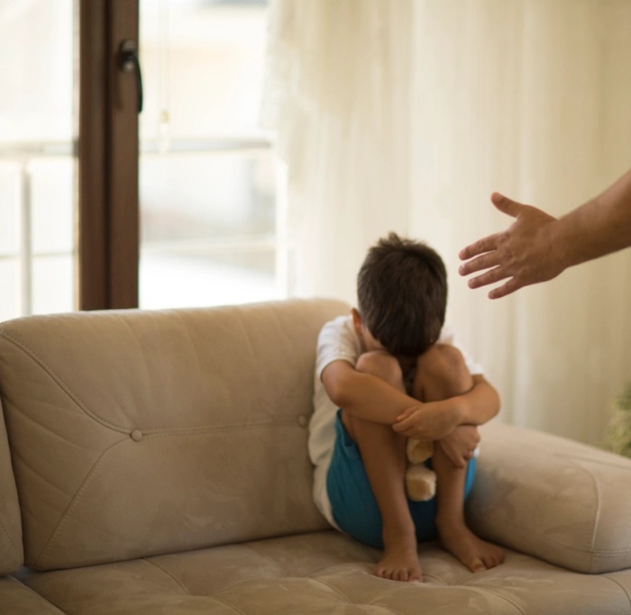 الآثار النفسية والجسدية والسلوكية للعنف اللفظي والتوبيخ على الأطفال أخطر مما تعتقد