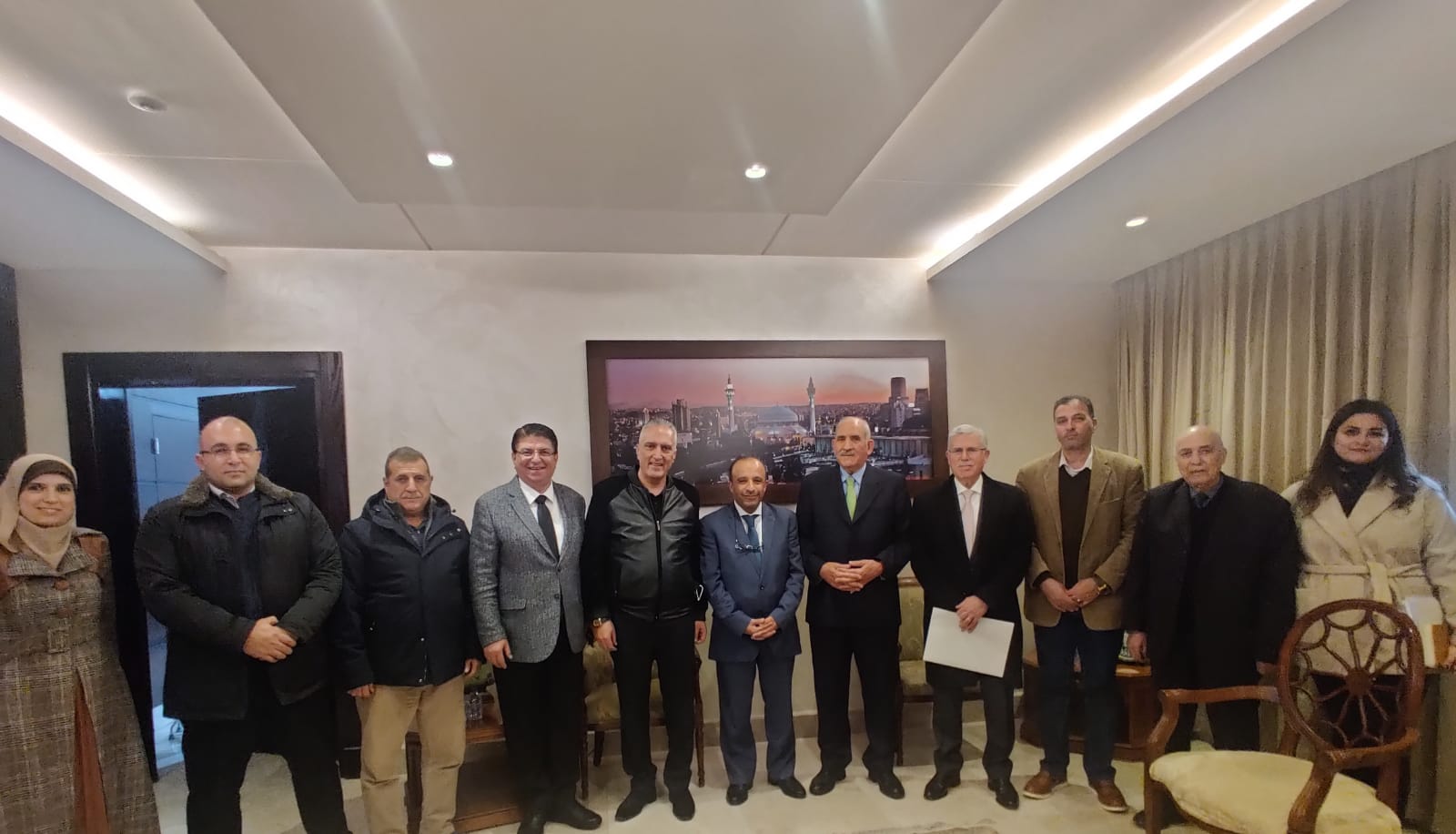 إسقاط وتسوية جميع الدعاوى القضائية بين