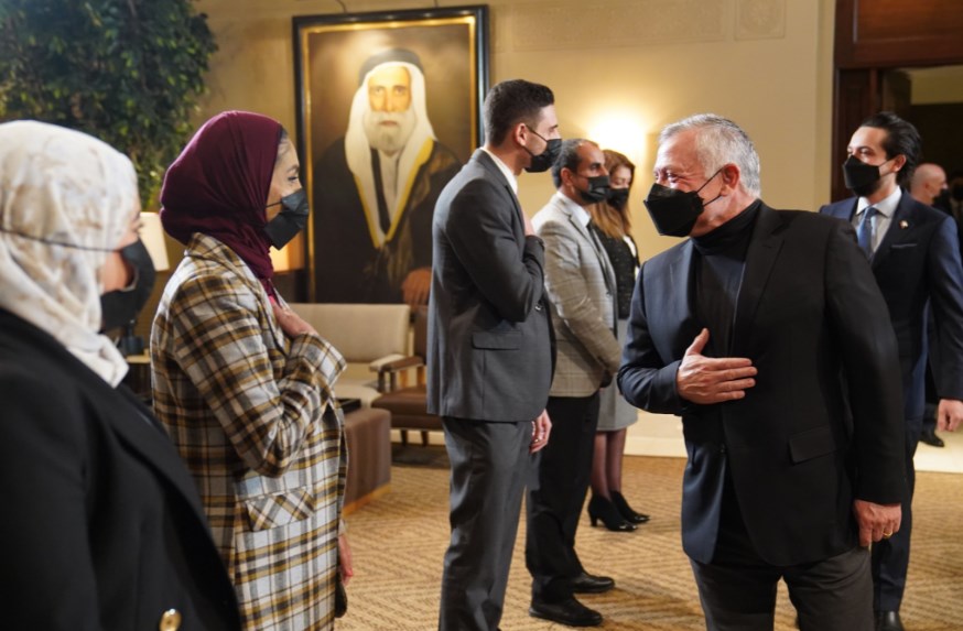 الملك يلتقي شبابا: نريد أحزابا قائمة