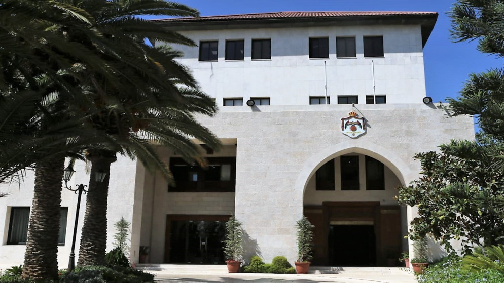 الحكومة: بلاغ تعليق الدوام يكون موجها