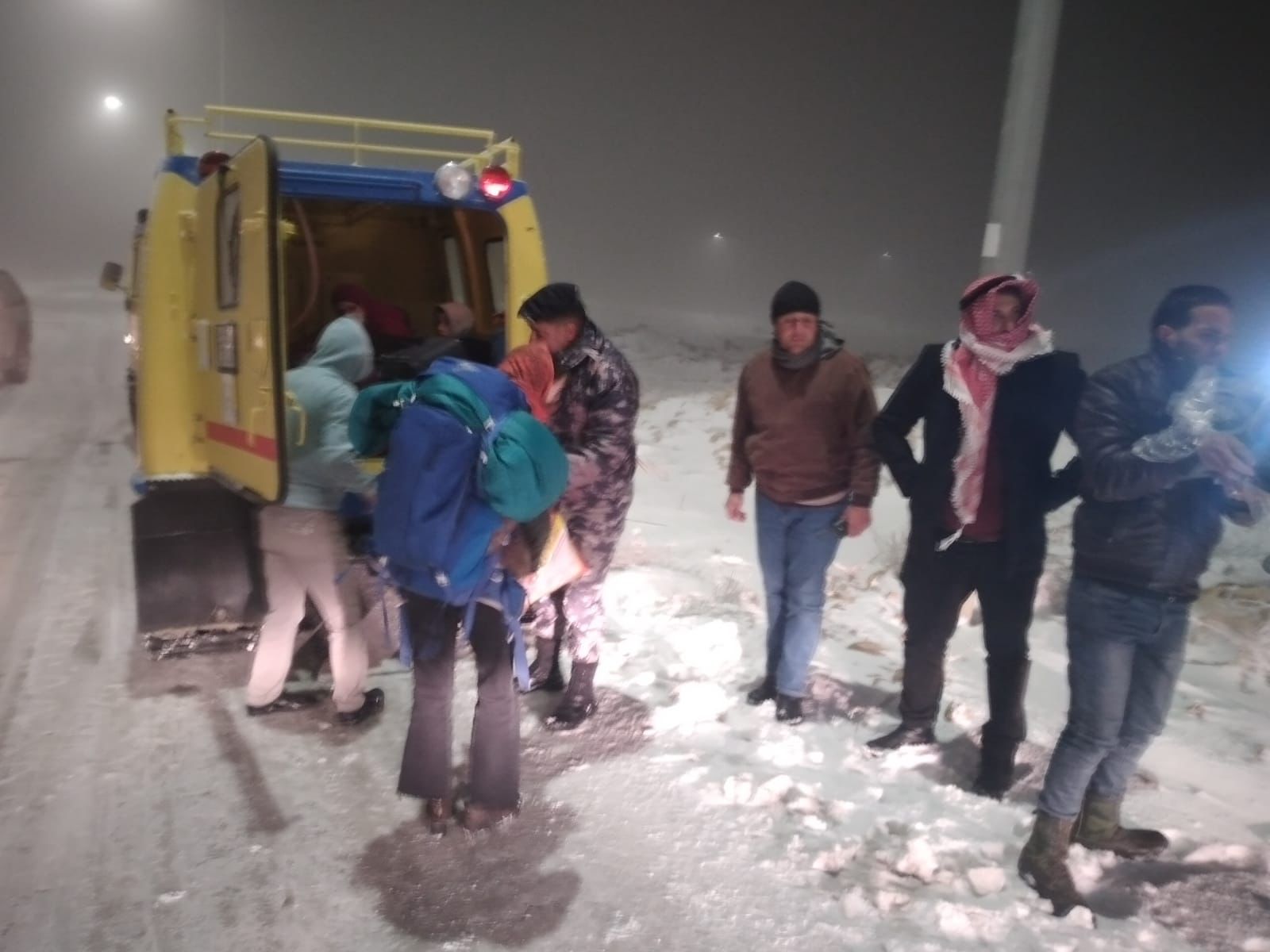 الدفاع المدني يعمل على تأمين مجموعة