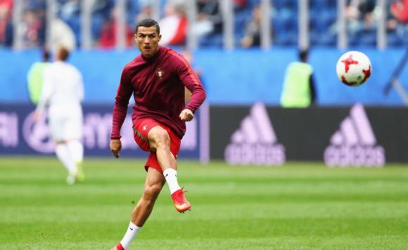 رونالدو يقود البرتغال لنصف نهائي القارات