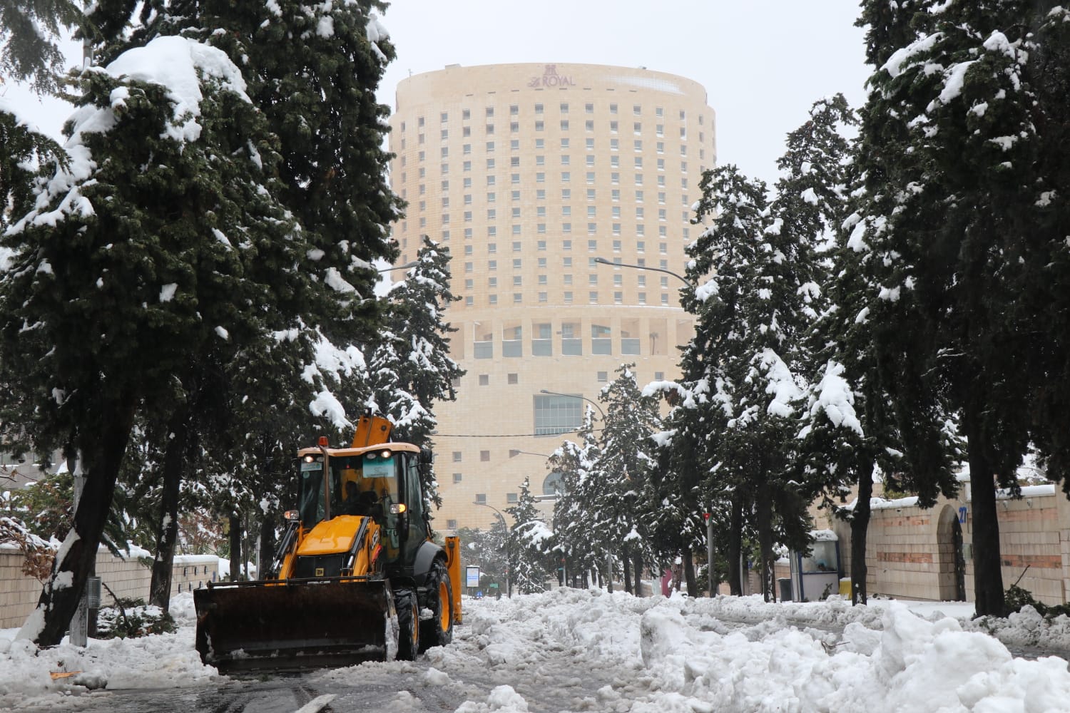 الأمانة تبدأ بفتح الطرق الفرعية