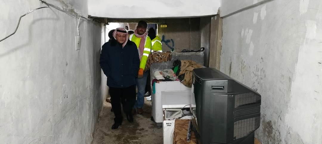 ترحيل عائلة في الرمثا تضم 13