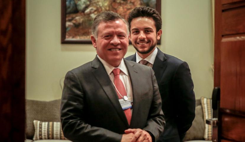 أردنيون يهنئون الملك وولي العهد بالعيد