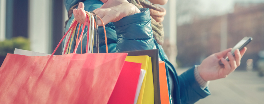 (تياب العيد).. أول محل لتسويق الملابس