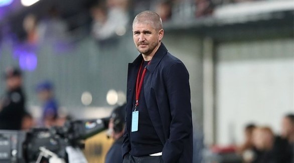 وسترن سيدني يقيل مدربه روبنسون بسبب