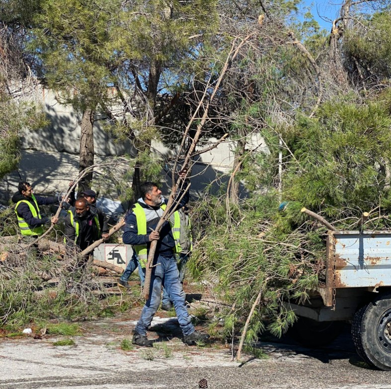 حملة تطوعية في مدينة الحسين للشباب