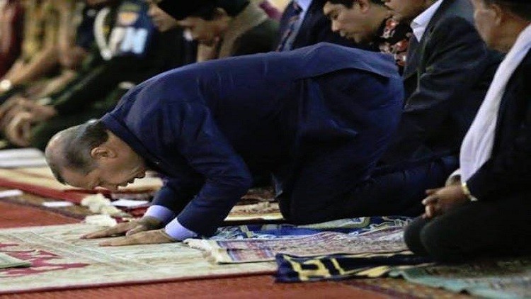 أردوغان يفقد الوعي أثناء صلاة العيد
