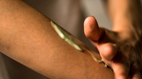 حيلة بسيطة لإزالة التان من البشرة