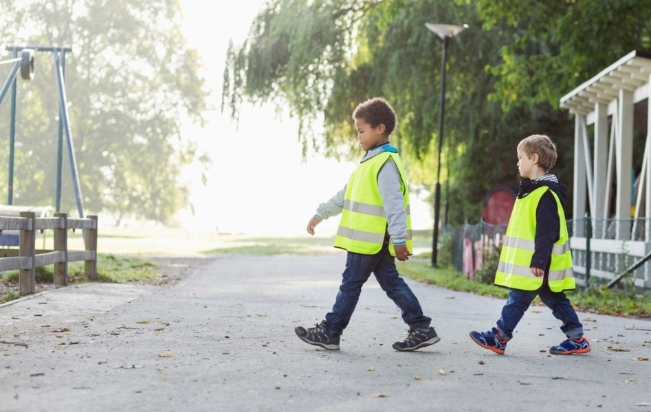 “برعاية الشرطة”.. اختطاف أطفال المهاجرين لصالح