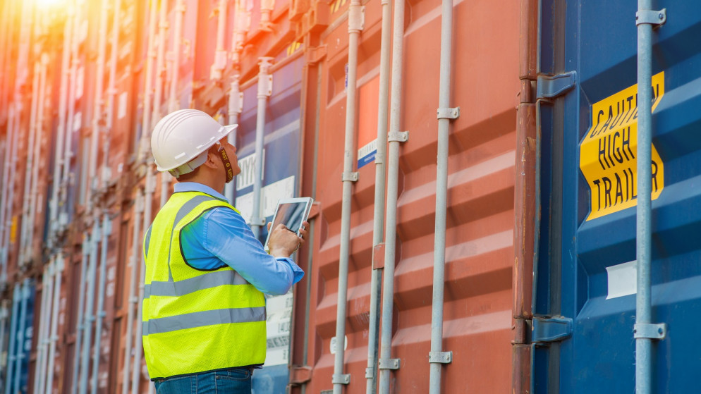 الجمارك: تطبيق نظام إلكتروني في مركز