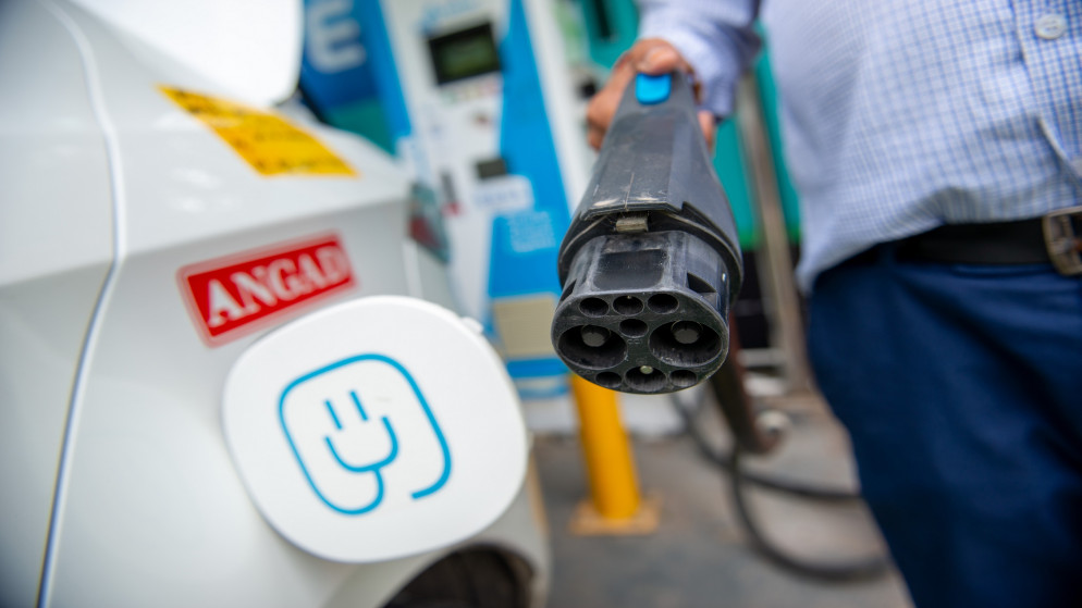 ارتفاع التخليص على المركبات الكهربائية 151%