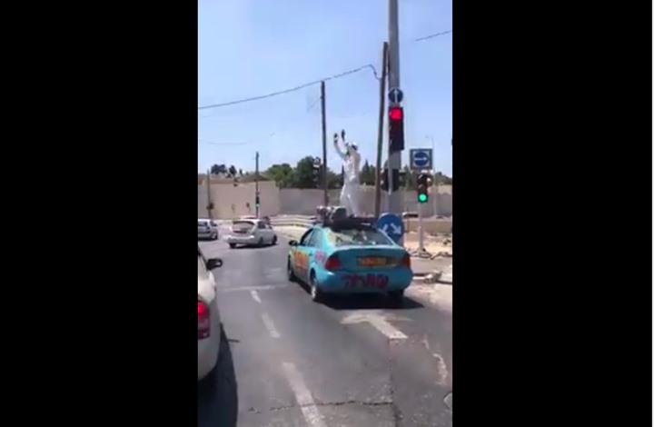 مستوطن متطرف يرقص على أنغام ’بشرة