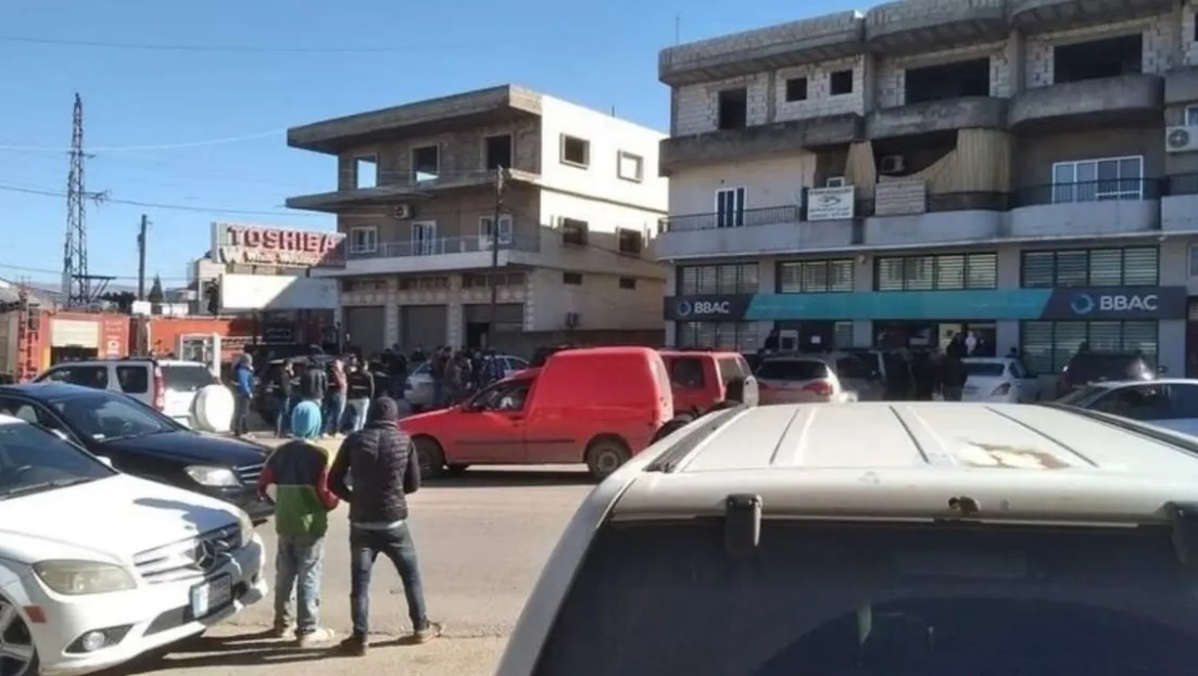 شاهد لبنانيا استرد وديعته بالقوة.. لم