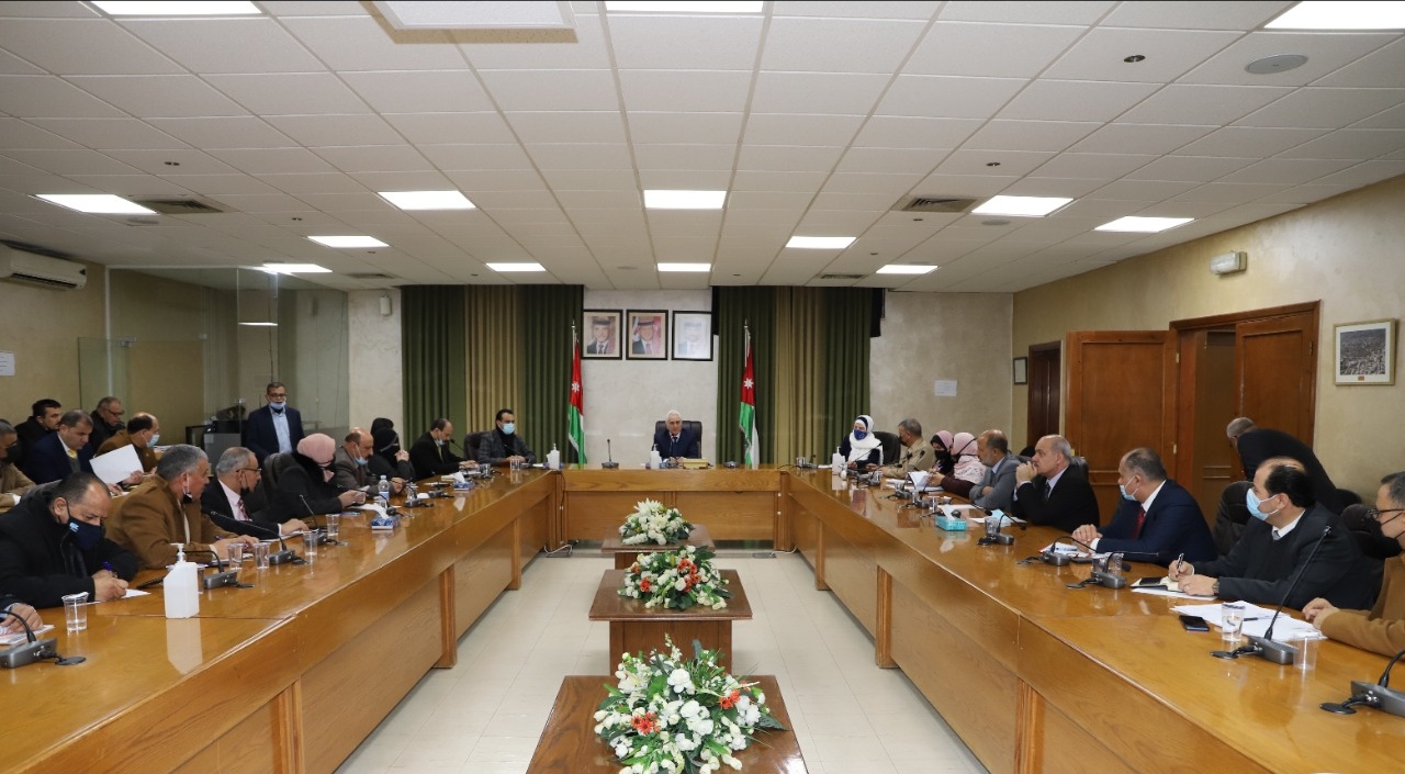 وزير التربية يؤكد: توفير البيئية التعليمية