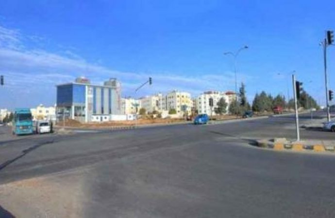 إغلاق جزئي على شارع الملك عبد