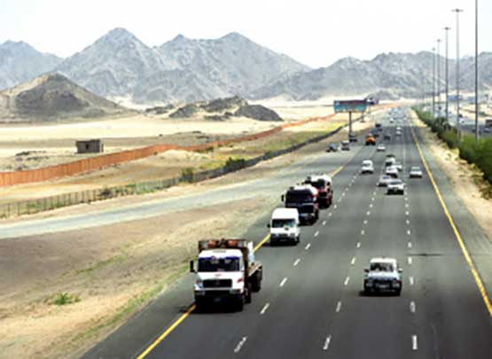 سعودي طعن والدته ثم دهسها بسيارته