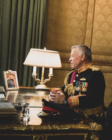 الديوان الملكي: أبا ومعلما وقائدا