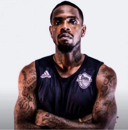 الوحدات يتعاقد مع لاعب السلة الأمريكي