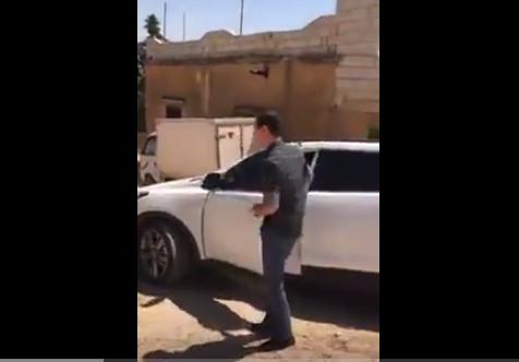 الأسد يتجول في قرى حماة من