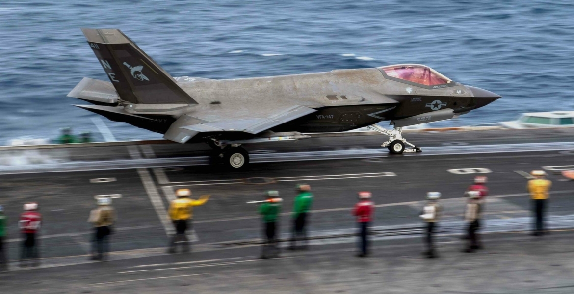 الطائرة الأمريكية الأقوى” بالعالم تحطّمت.. ذعر