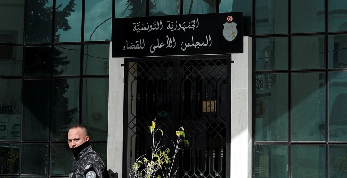 القضاة يتحدون قيس سعيّد