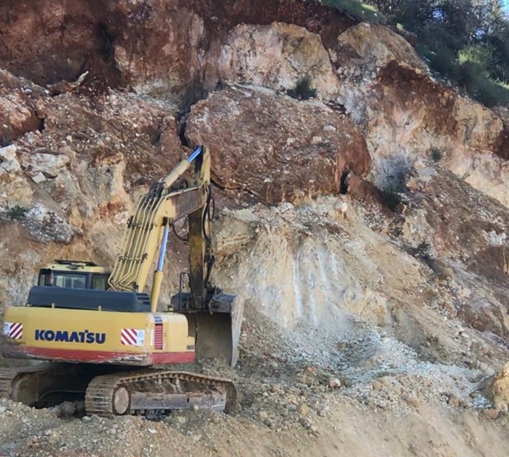 الأشغال: إزالة الصخرة المعرضة للانهيار على