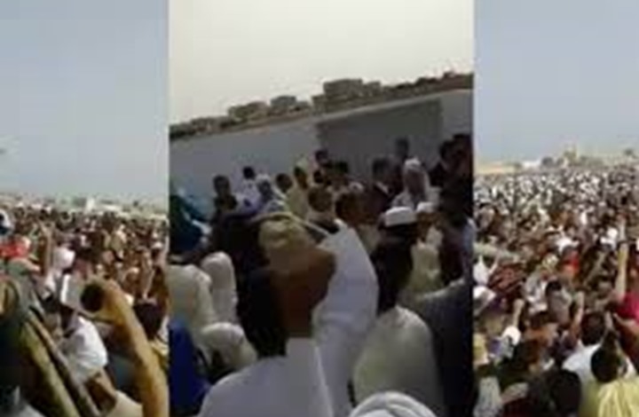 مغاربة يثورون على إمام أثناء صلاة