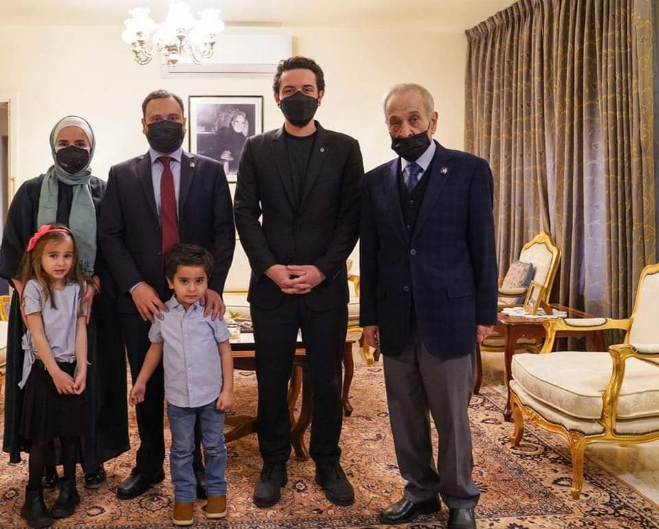 ولي العهد الأمير الحسين في منزل