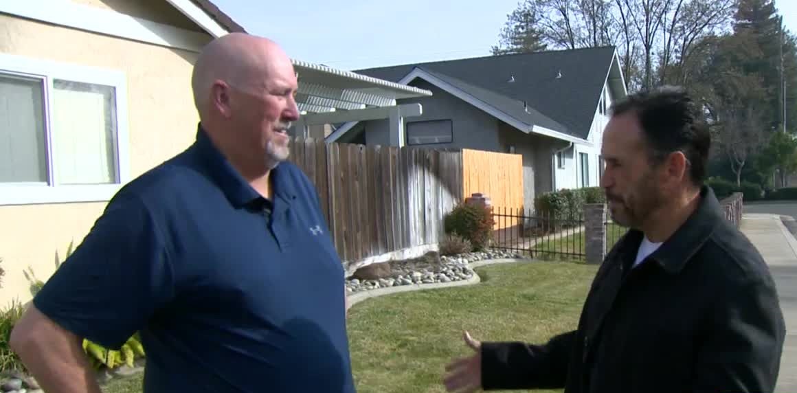 نشرة جوية تجمع رجلا بأخيه الذي