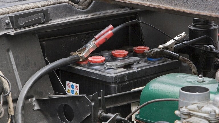 خبير يوضح متى يجب تغيير بطارية