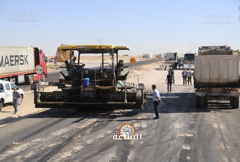 بدء العمل لإعادة تأهيل الطريق الصحراوي