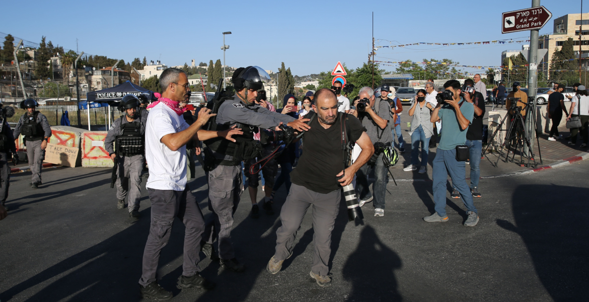 اعتداءات جديدة في حي الشيخ جراح