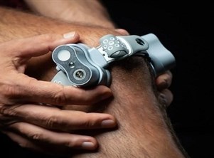 جهاز قابل للارتداء يعالج إصابات الركبة