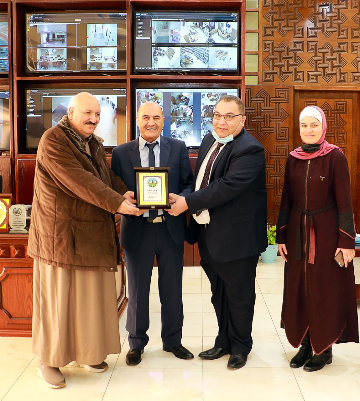 جامعة الزرقاء تكرم الأستاذ الدكتور أحمد