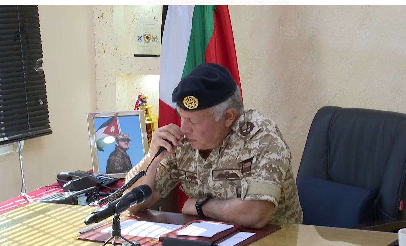 كيف خاطب الملك عبر اللاسلكي حرس