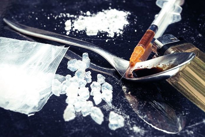 بسبب «الشابو».. مصري يقتل والديه وزوجته