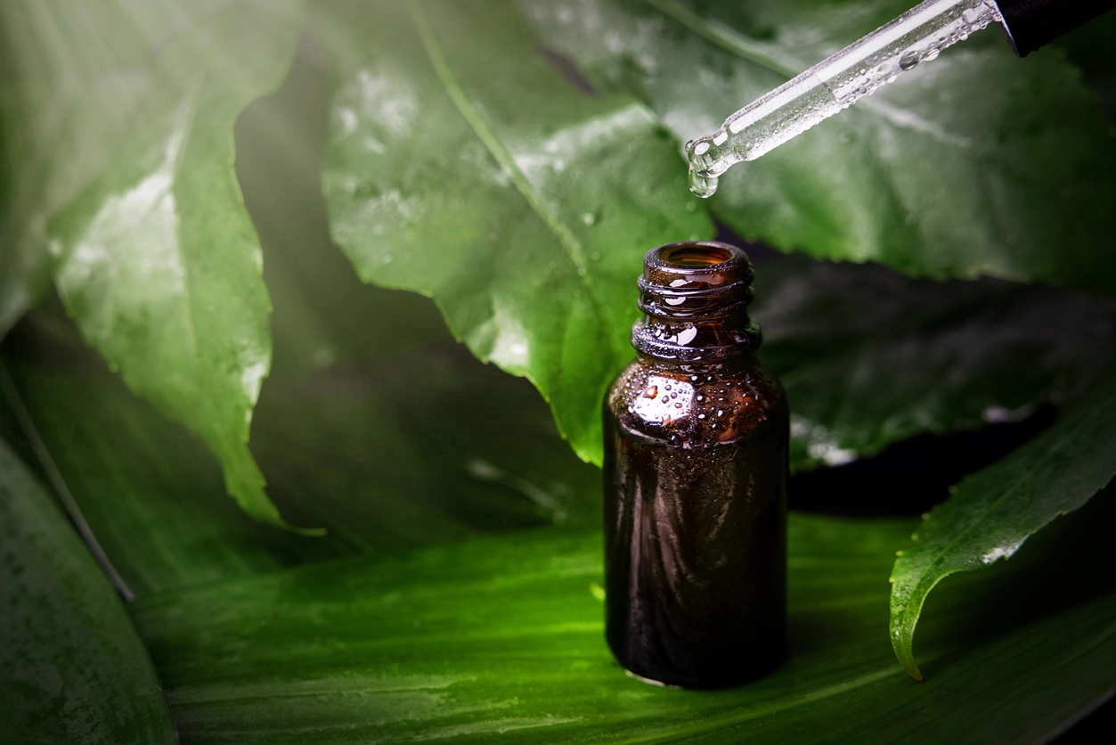 6 فوائد لاستخدام زيت شجرة الشاي