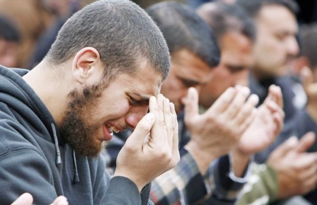 هل تبكي من خشية الله؟