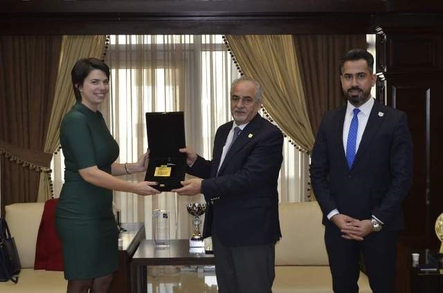 بحث التعاون بين عمان الأهلية والملحقية