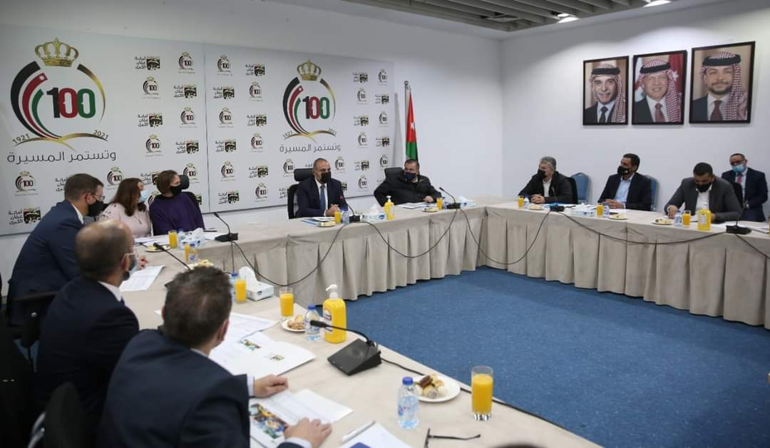 الشواربة يطلق استراتيجية إعادة تدوير النفايات