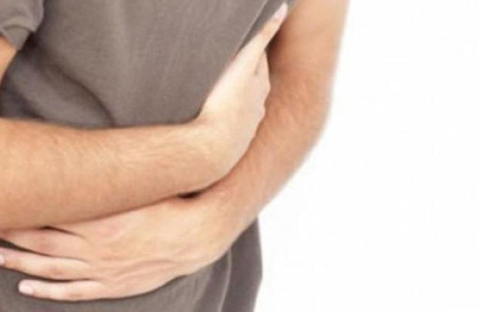 4 اصابات اثر تناولهم أطعمة فاسدة