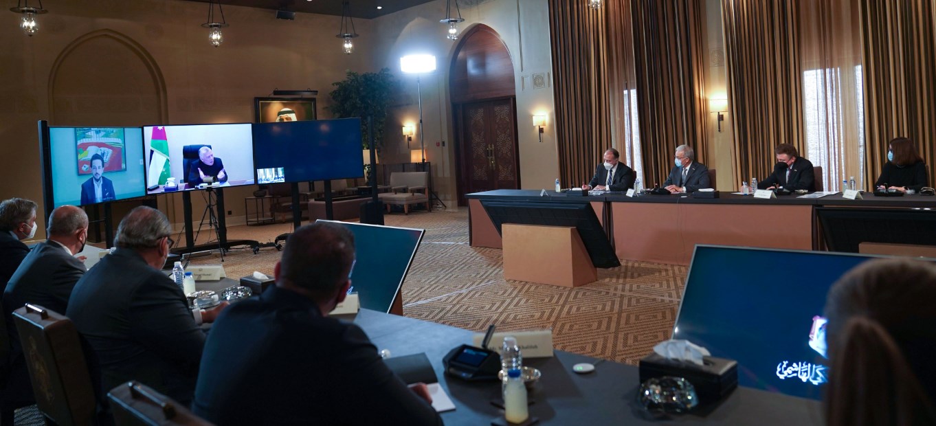 الملك يلتقي وفدا اقتصاديا وأكاديميا أمريكيا