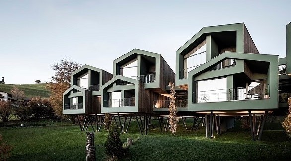 فندق يضيف 10 أجنحة تطفو على