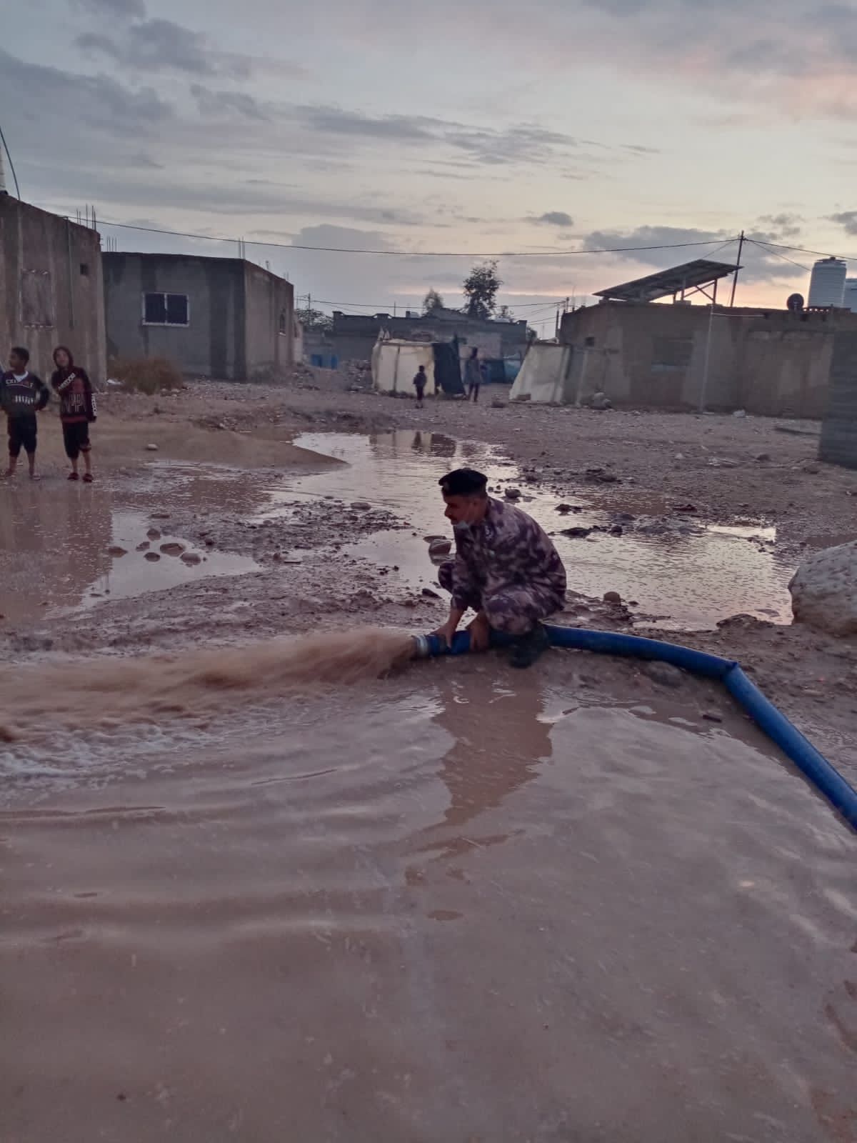 الدفاع المدني يتعامل مع العديد من