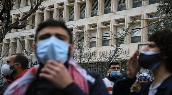 لبنان: إقفال عشرات الفروع البنكية وتسريح