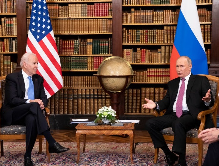 برغم القمة المحتملة لبايدن وبوتين.. رئيس